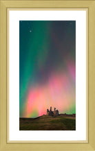 Dunstanburgh Castle aurora 2 Ref-SC2481